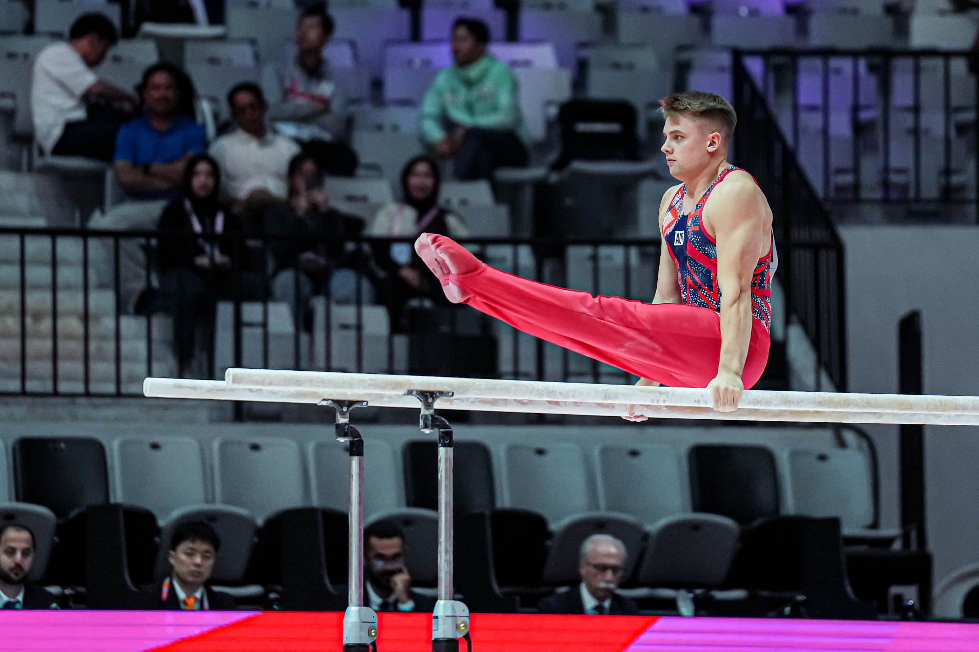 Paul Schmölzer am Barren im internationalen Wettkampf